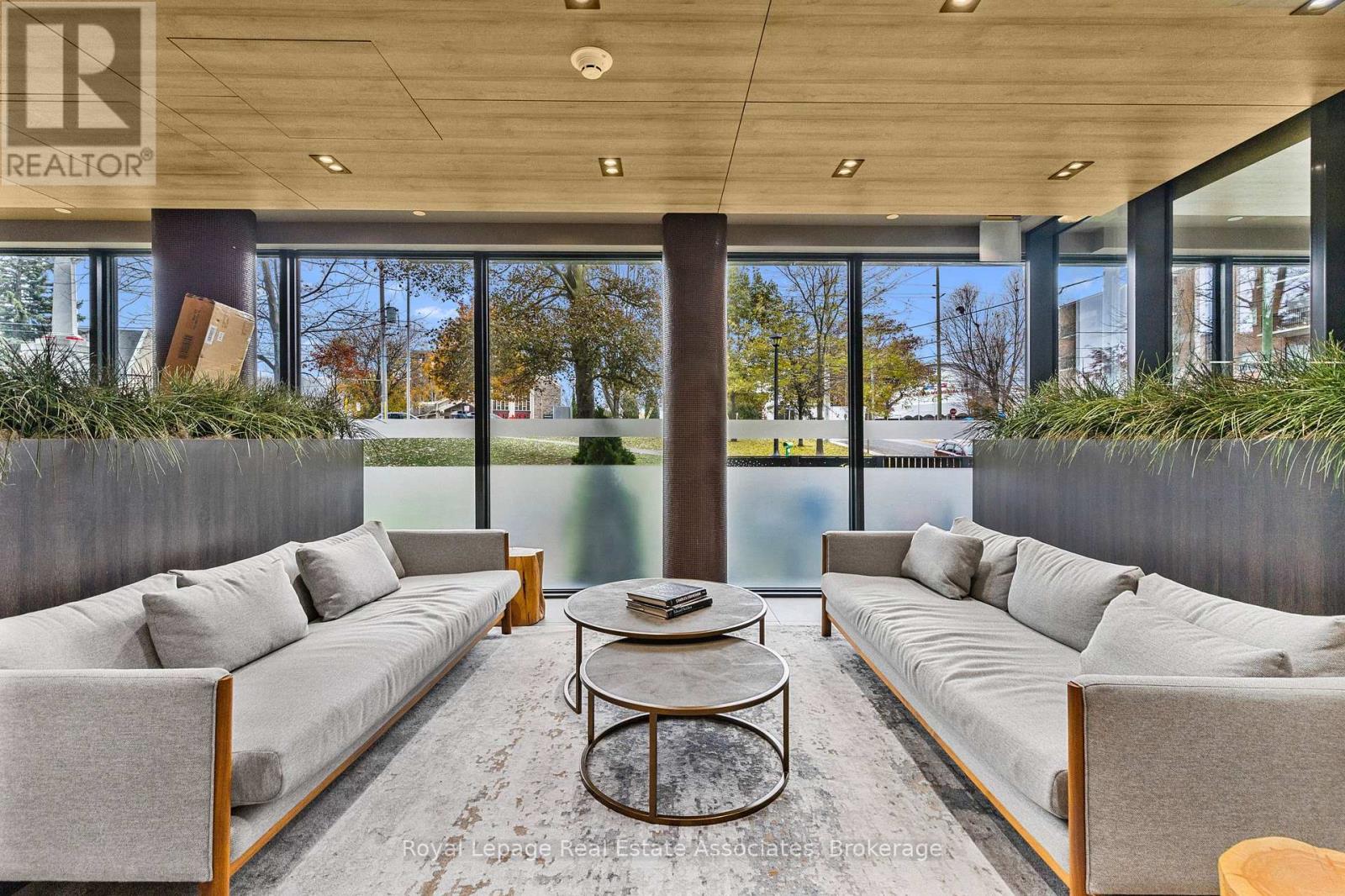 805 - 21 PARK STREET E, Mississauga, Ontario