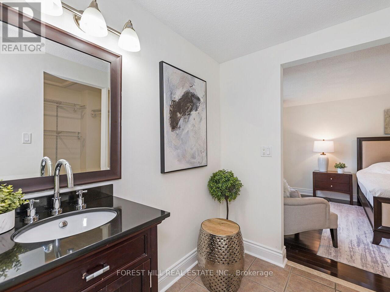 6328 Martel Court, Mississauga, Ontario  L5N 3H6 - Photo 15 - W12966480