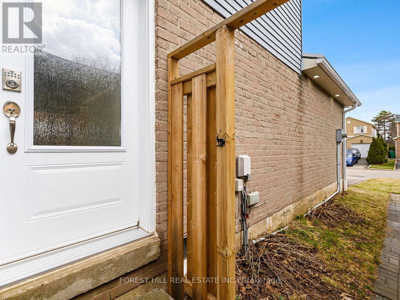 6328 MARTEL COURT Mississauga (Meadowvale), ON L5N 3H6