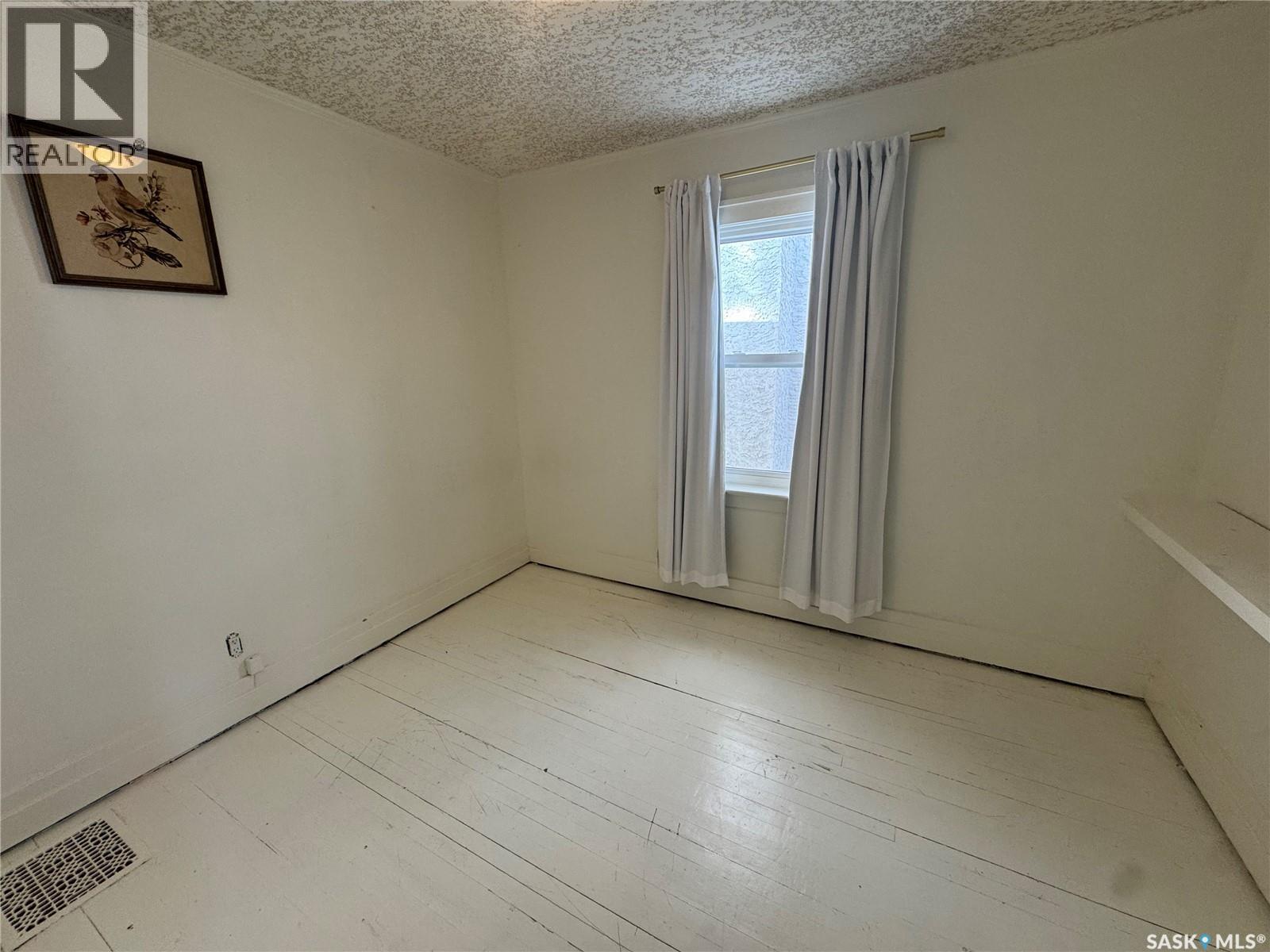 3027 Robinson Street, Regina, Saskatchewan  S4S 1V3 - Photo 8 - SK032326