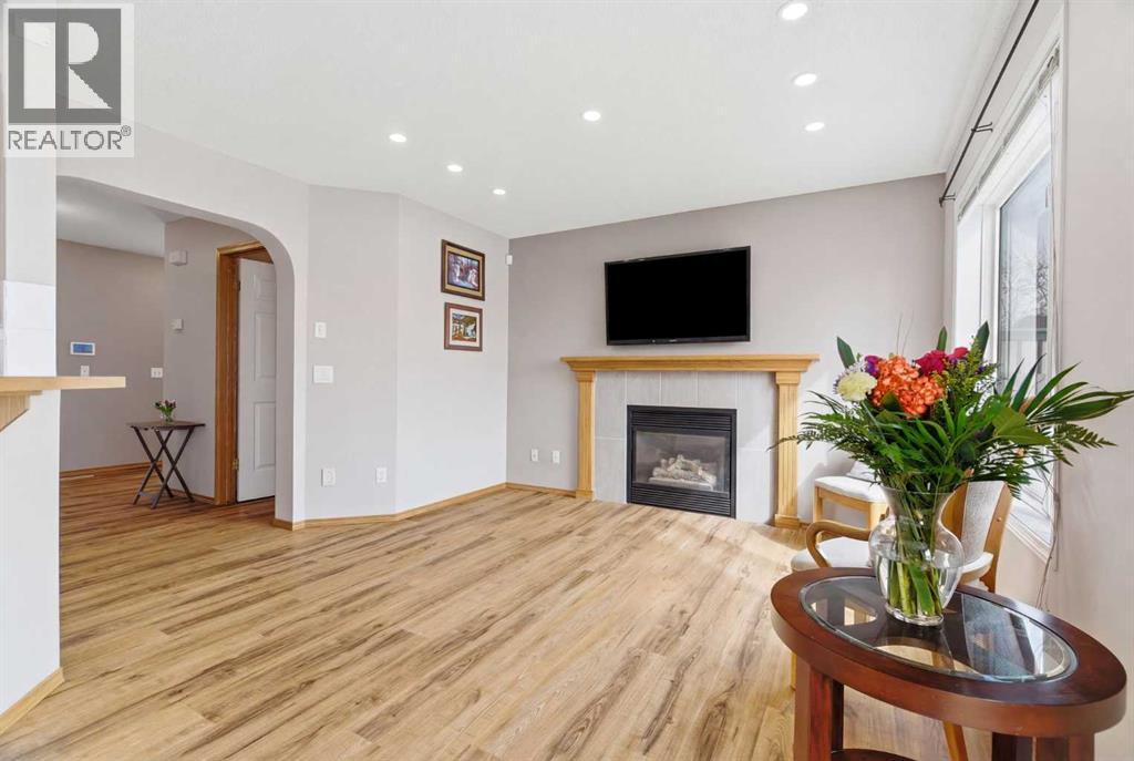 105 Douglas Ridge Circle SE, Calgary, Alberta  T2Z 3B7 - Photo 7 - A2289309