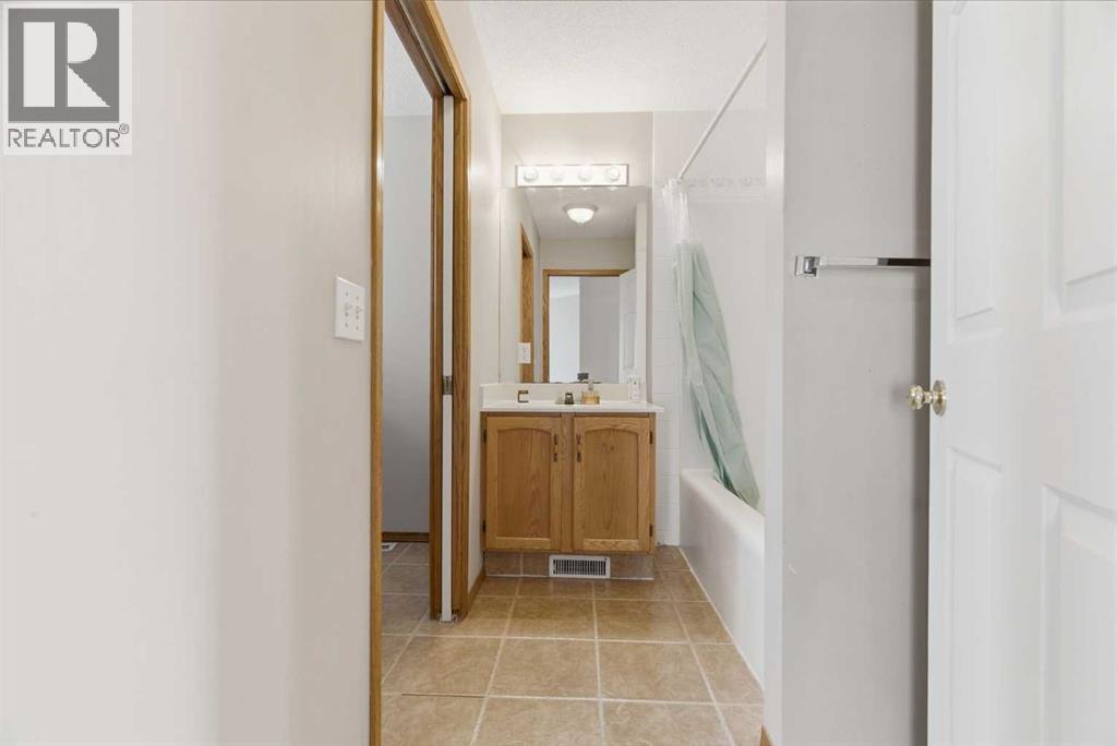 105 Douglas Ridge Circle SE, Calgary, Alberta  T2Z 3B7 - Photo 27 - A2289309