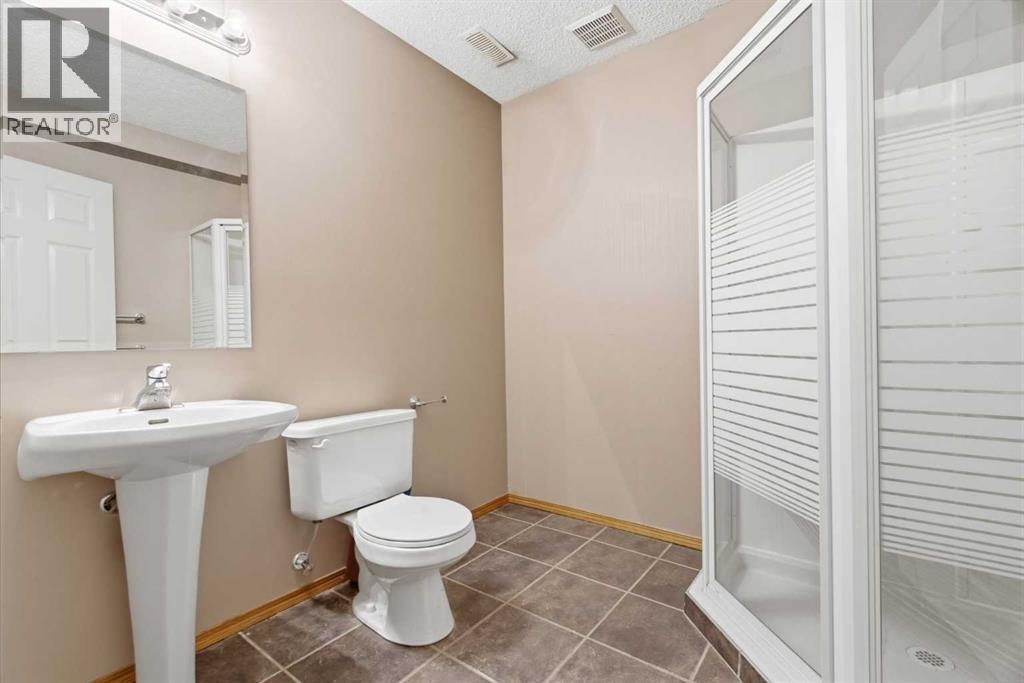 105 Douglas Ridge Circle SE, Calgary, Alberta  T2Z 3B7 - Photo 33 - A2289309