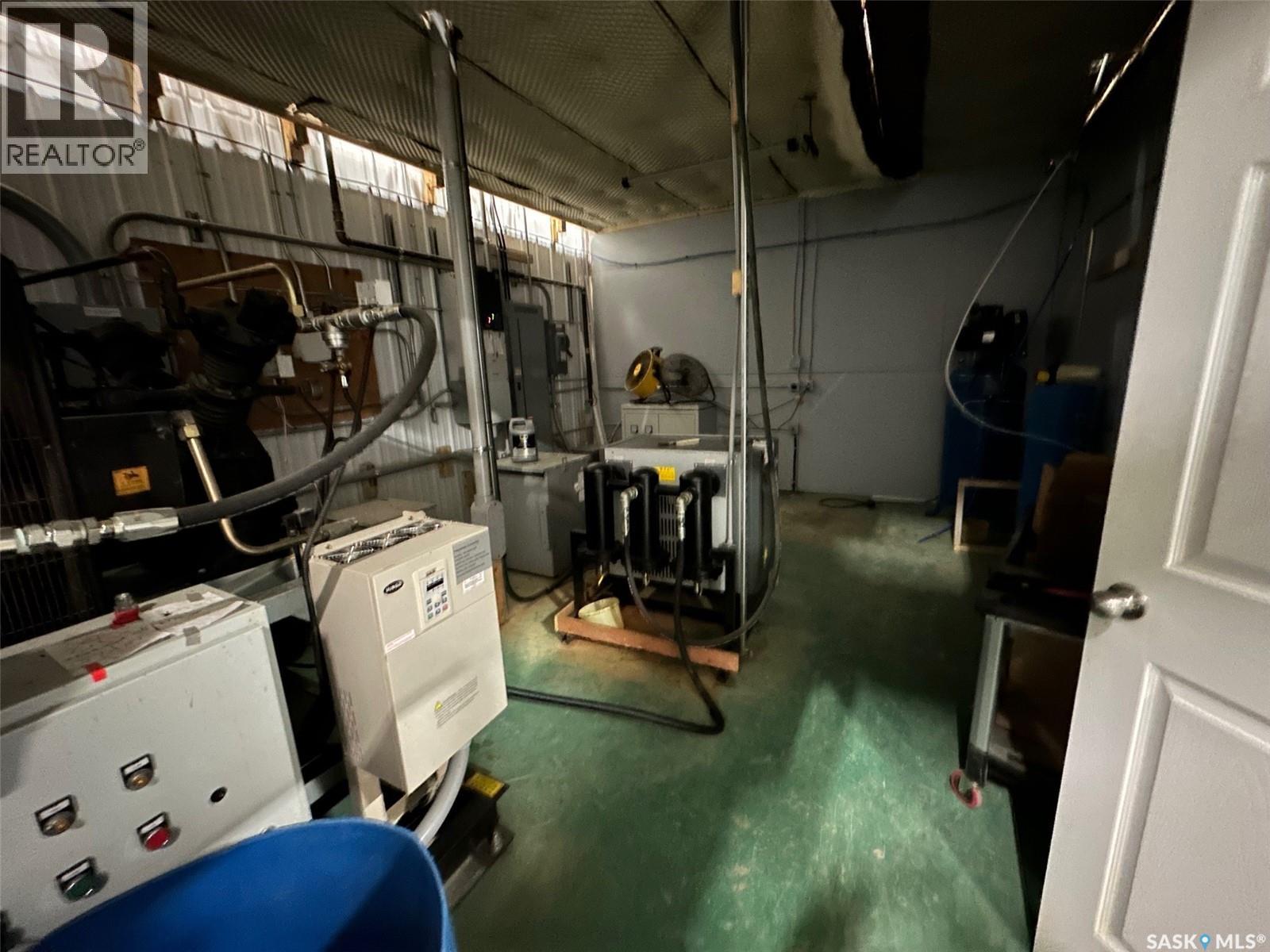 102 Industrial Drive, Bienfait, Saskatchewan  S0C 0M0 - Photo 20 - SK032410