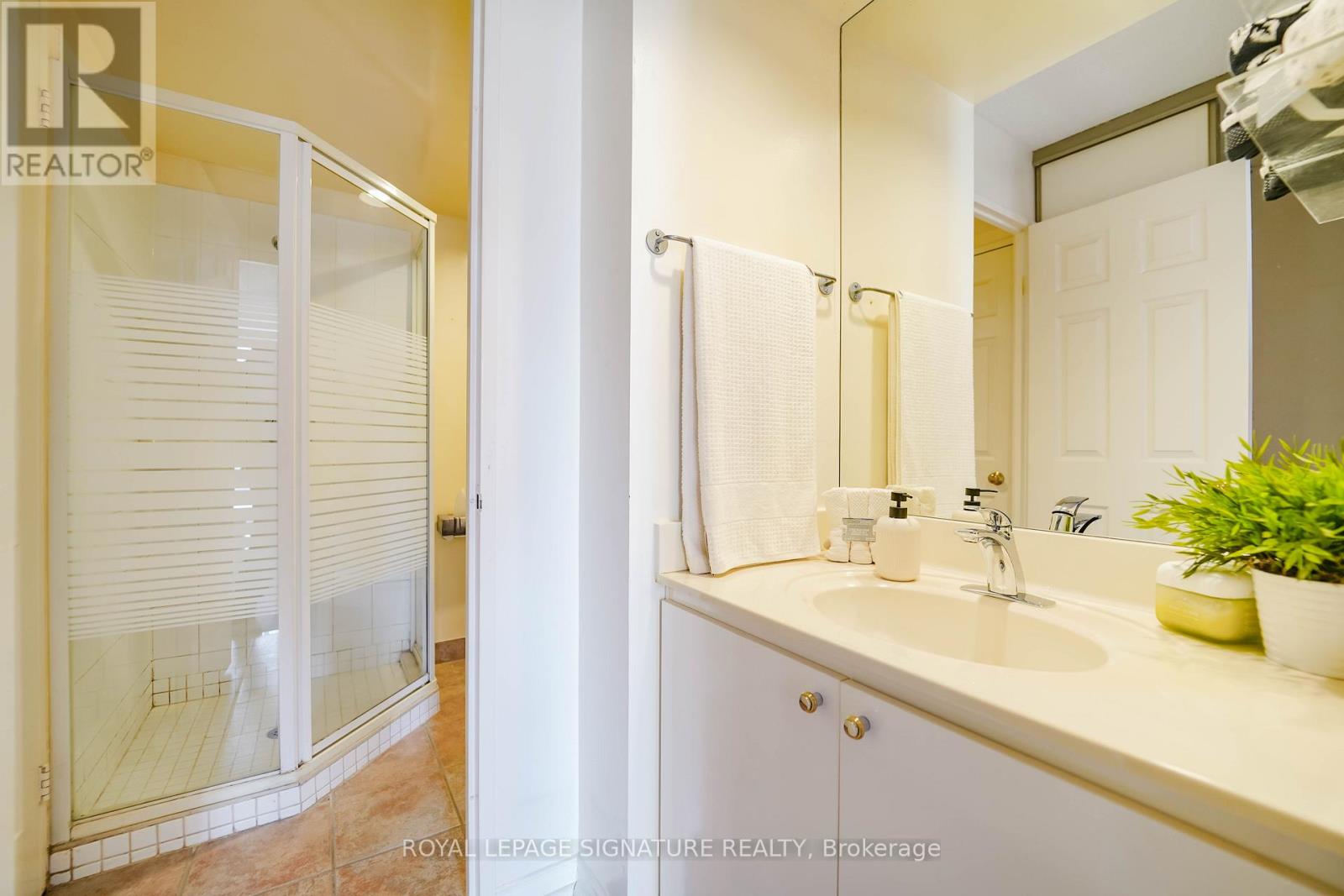 1001 - 211 St Patrick Street, Toronto, Ontario  M5T 2Y9 - Photo 29 - C12982312