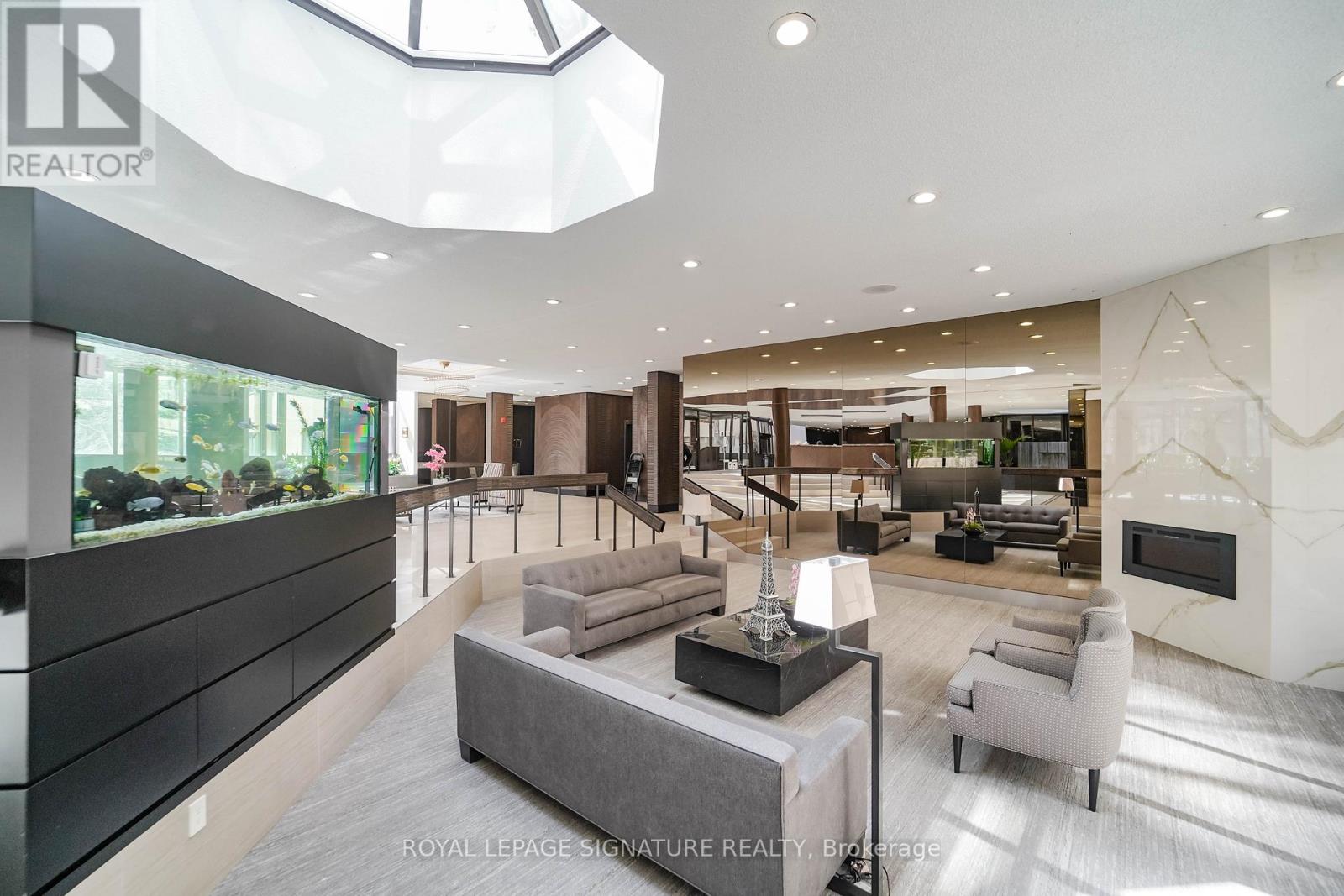 1001 - 211 St Patrick Street, Toronto, Ontario  M5T 2Y9 - Photo 4 - C12982312