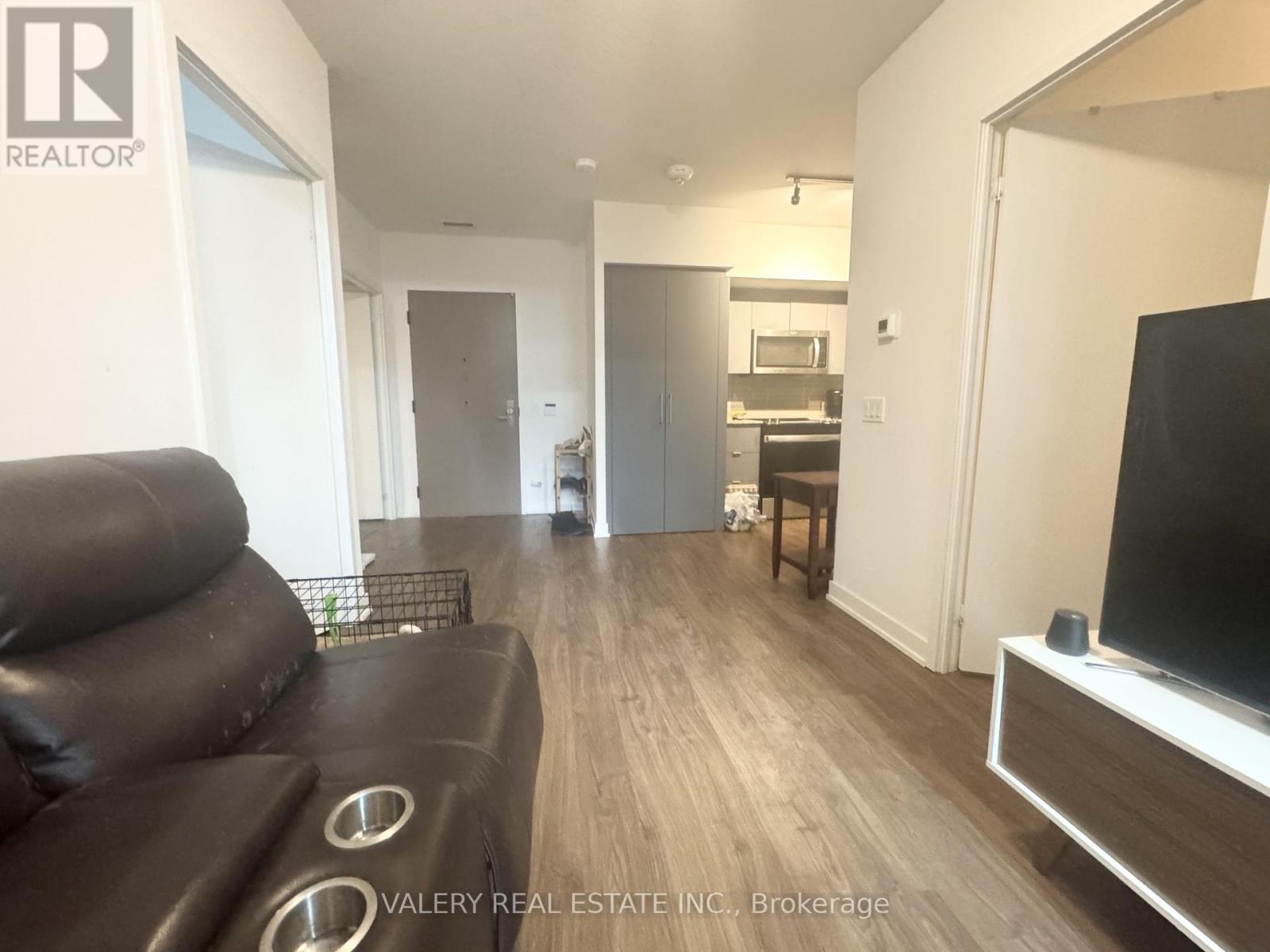 1023 - 30 Tretti Way, Toronto, Ontario  M3H 0E3 - Photo 4 - C12982326