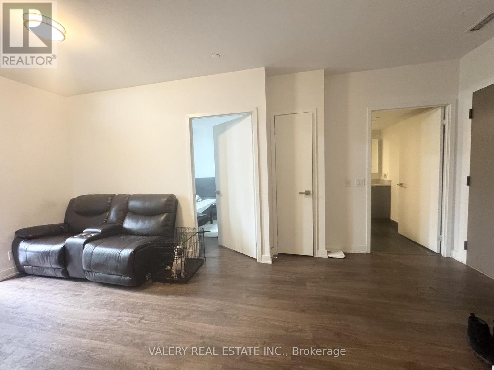 1023 - 30 Tretti Way, Toronto, Ontario  M3H 0E3 - Photo 5 - C12982326