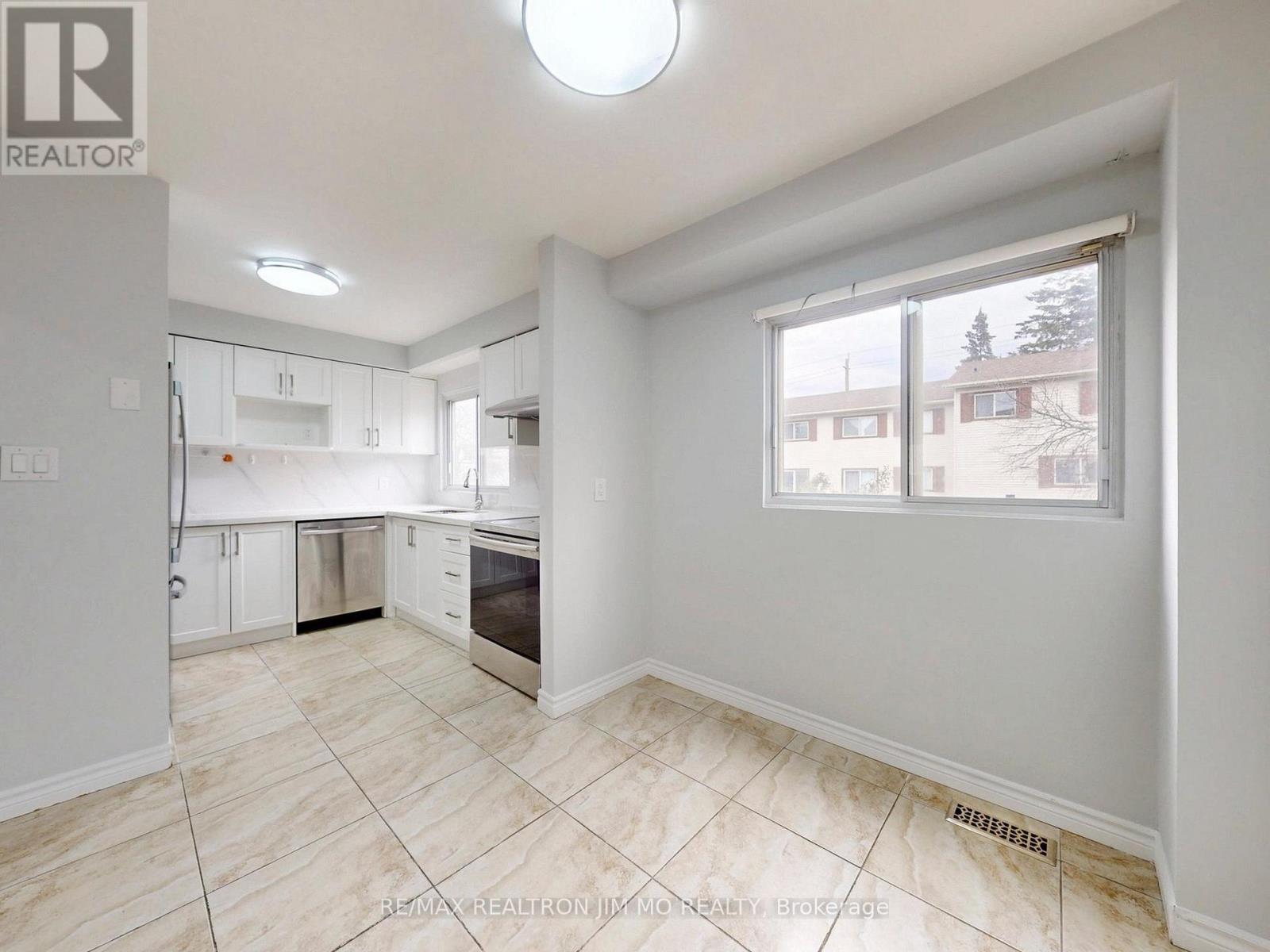 130 Jenny Wren Way, Toronto, Ontario  M2H 2Z2 - Photo 18 - C12982474