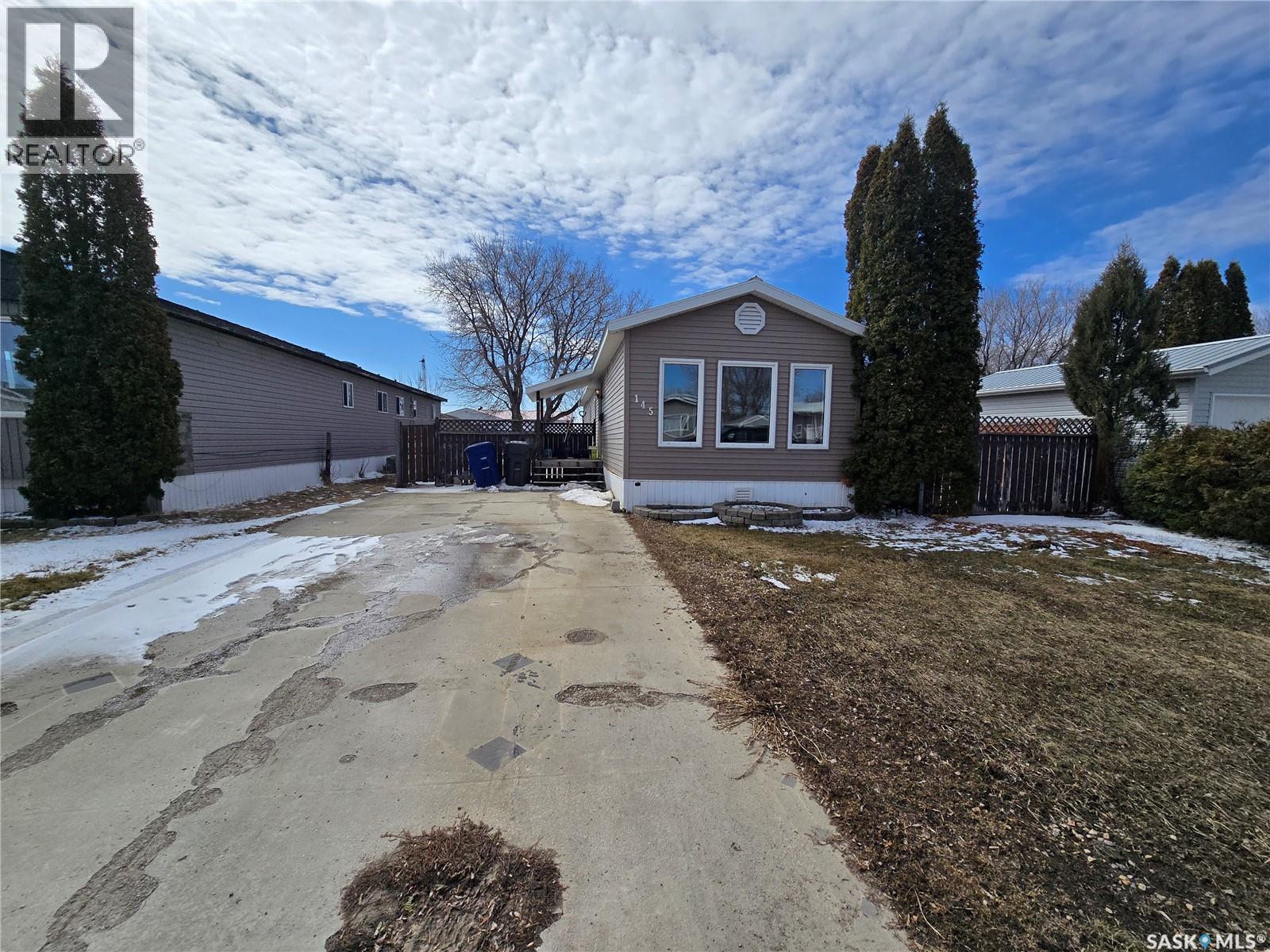 145 Laing Crescent, Weyburn, Saskatchewan  S4H 2R8 - Photo 1 - SK032579