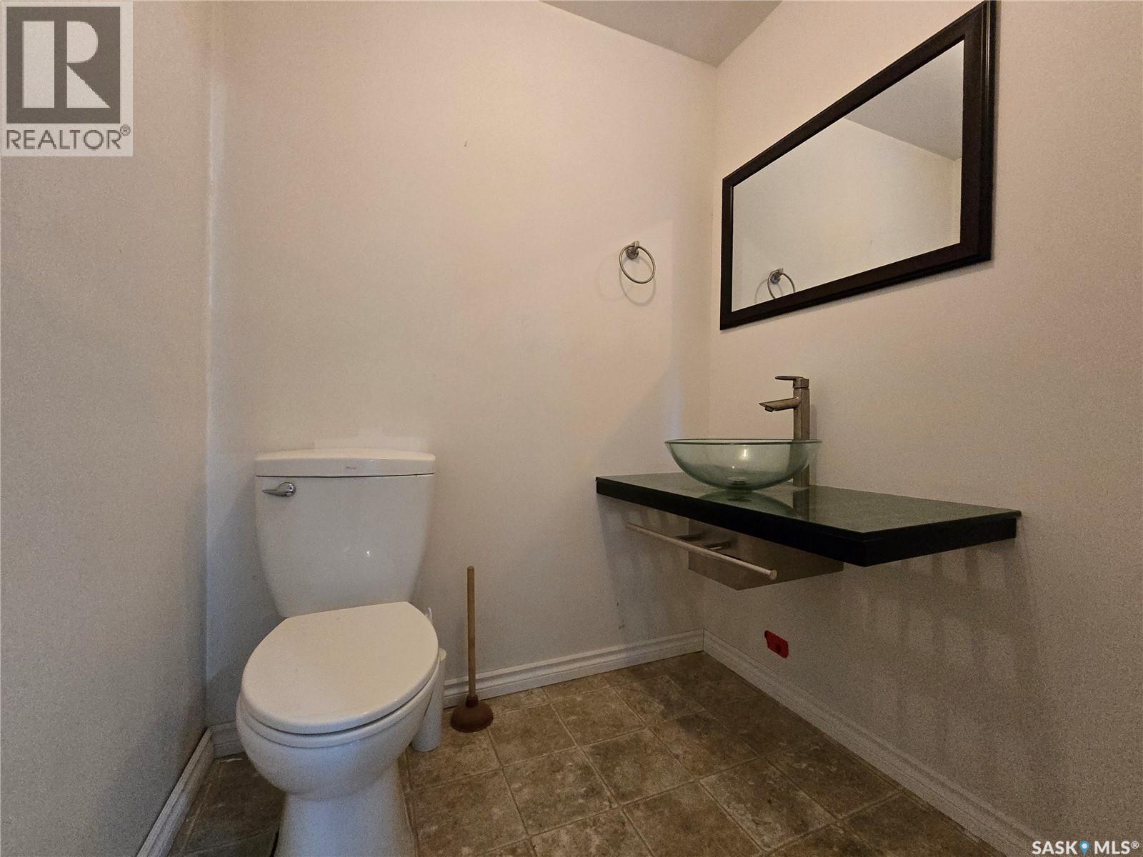 145 Laing Crescent, Weyburn, Saskatchewan  S4H 2R8 - Photo 12 - SK032579