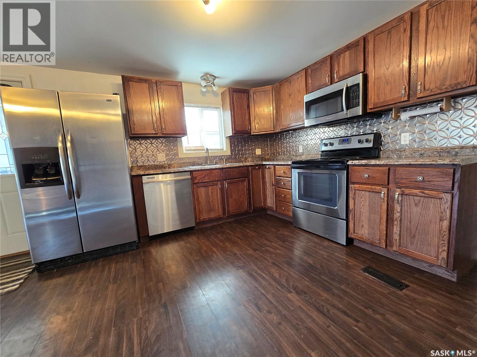 145 Laing Crescent, Weyburn, Saskatchewan  S4H 2R8 - Photo 6 - SK032579