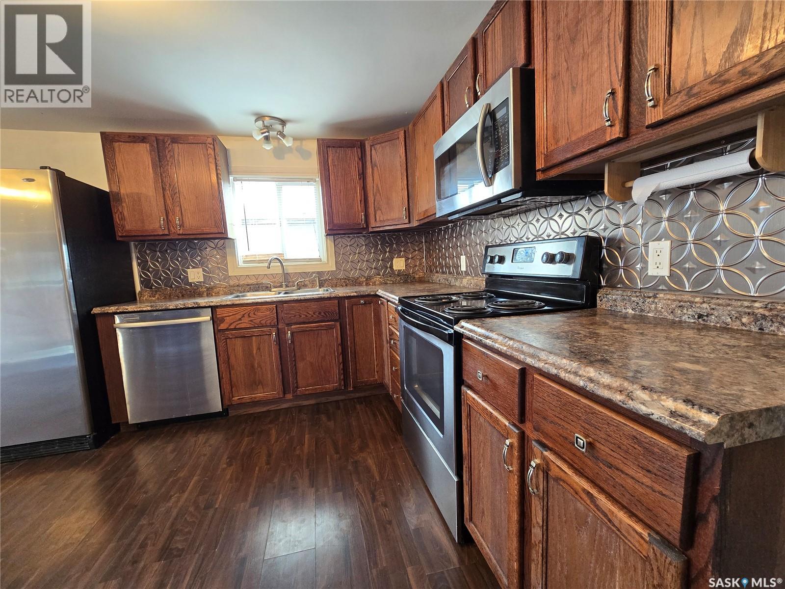 145 Laing Crescent, Weyburn, Saskatchewan  S4H 2R8 - Photo 7 - SK032579