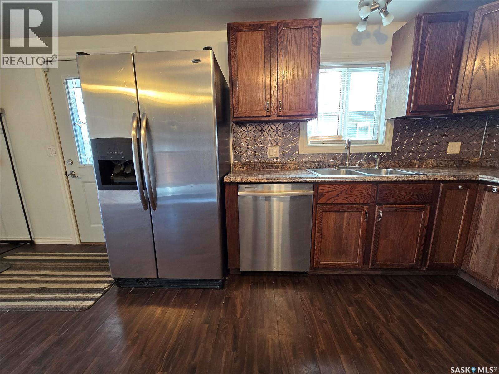 145 Laing Crescent, Weyburn, Saskatchewan  S4H 2R8 - Photo 8 - SK032579