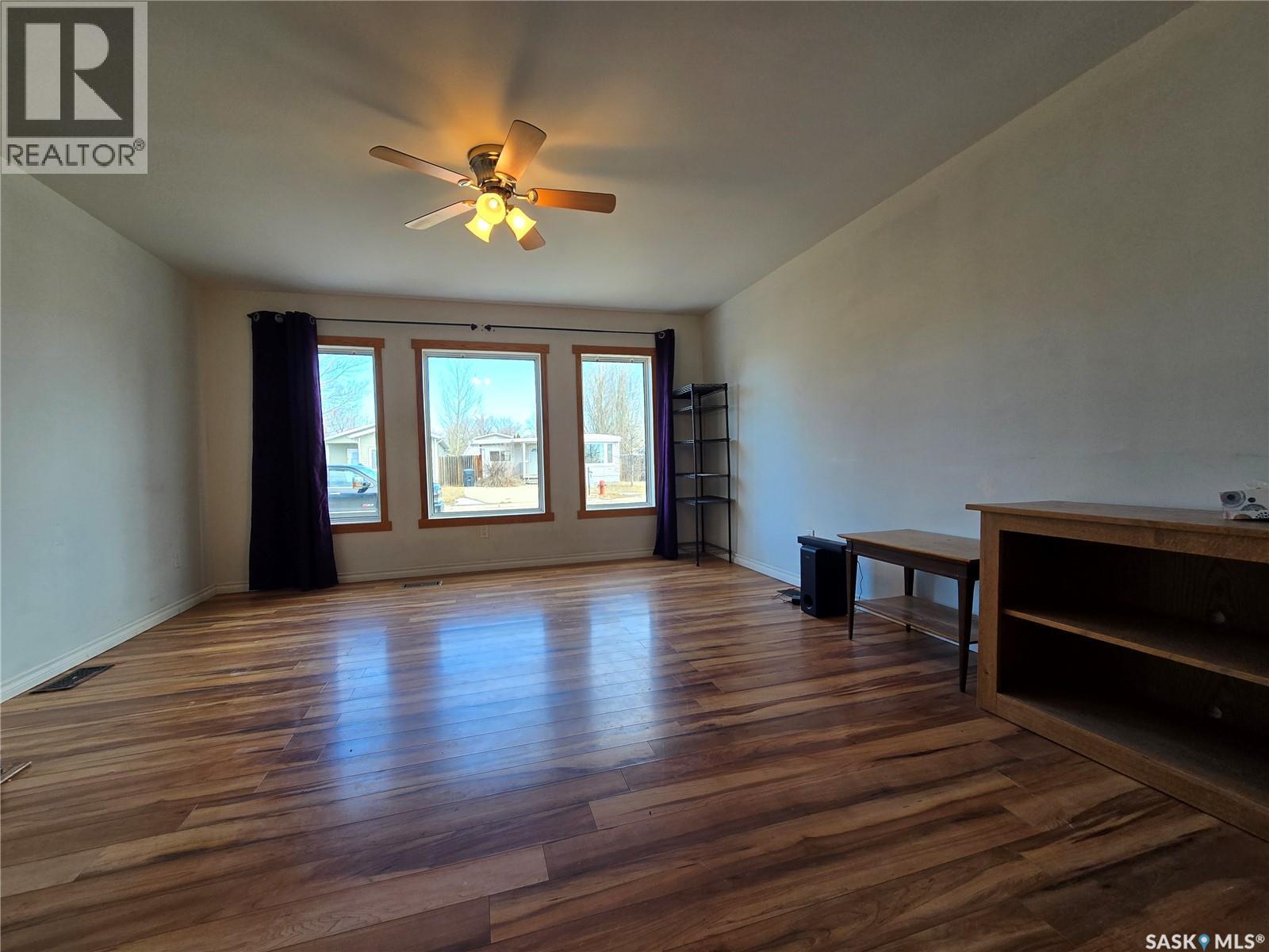 145 Laing Crescent, Weyburn, Saskatchewan  S4H 2R8 - Photo 9 - SK032579