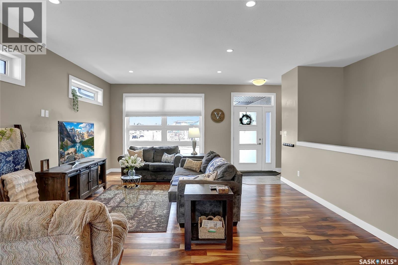 127 Hodges Crescent, Moose Jaw, Saskatchewan  S6J 0B1 - Photo 2 - SK032444