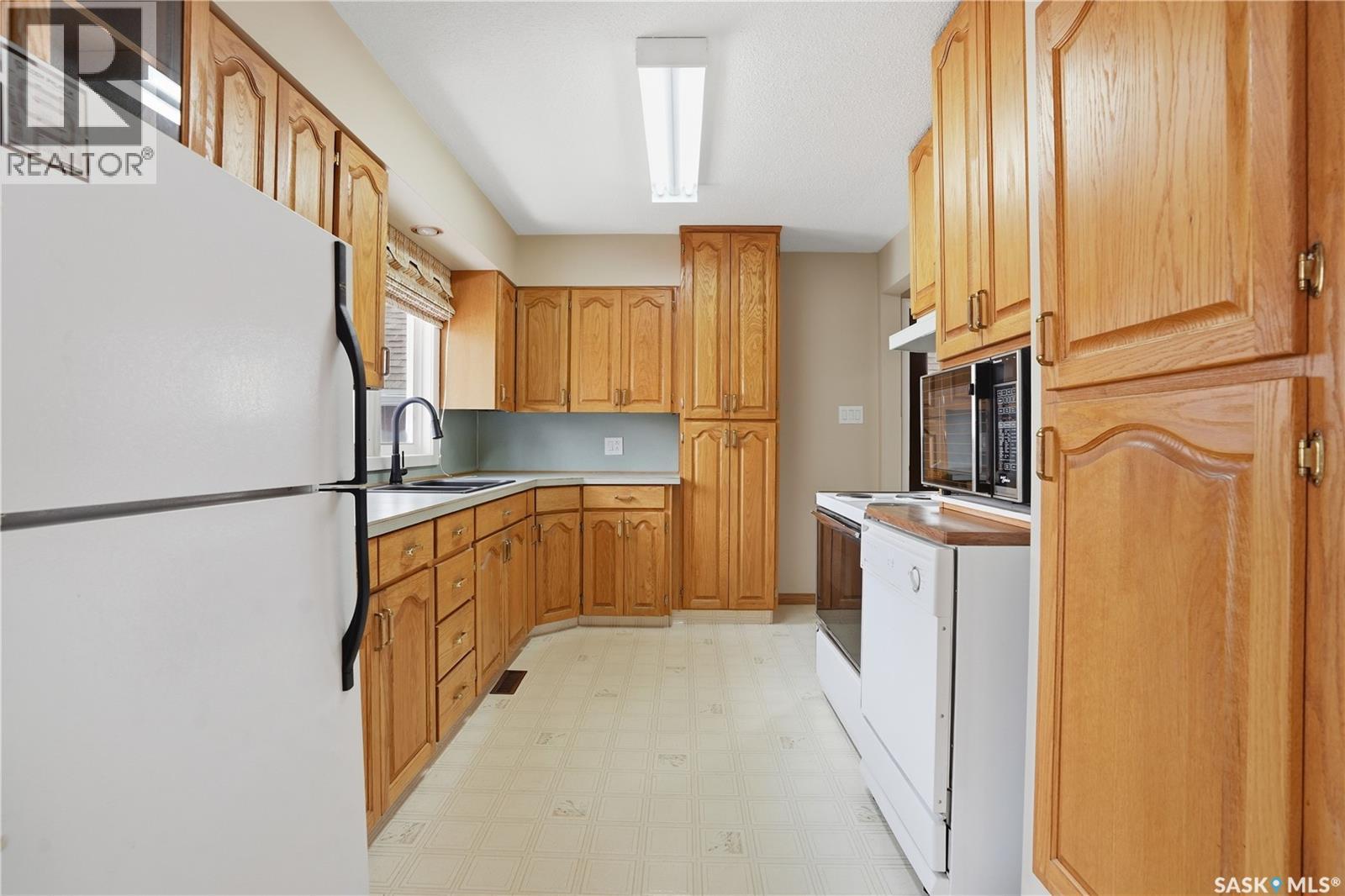 1317 6th Avenue Nw, Moose Jaw, Saskatchewan  S6H 4A9 - Photo 10 - SK032352