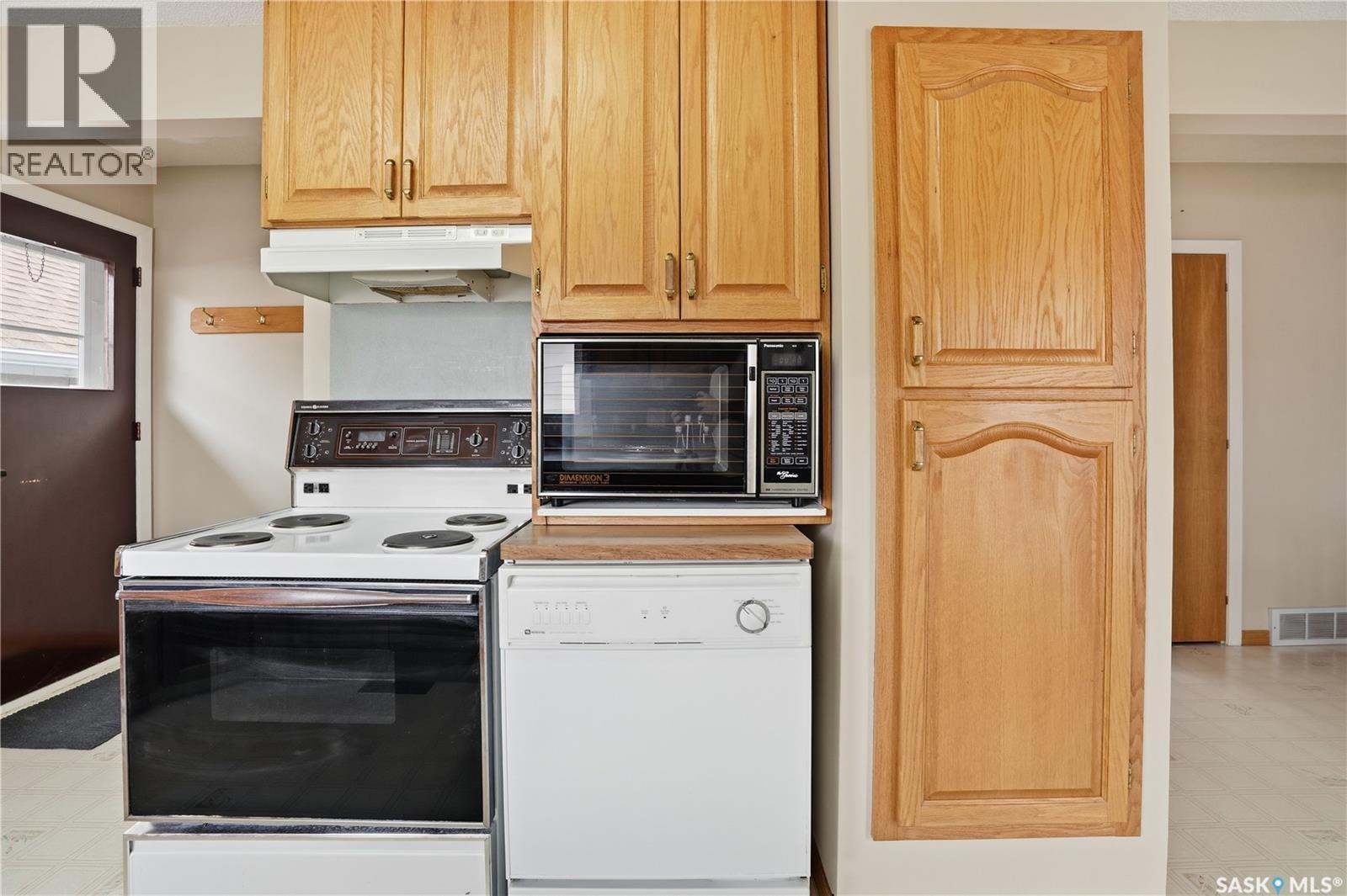 1317 6th Avenue Nw, Moose Jaw, Saskatchewan  S6H 4A9 - Photo 11 - SK032352