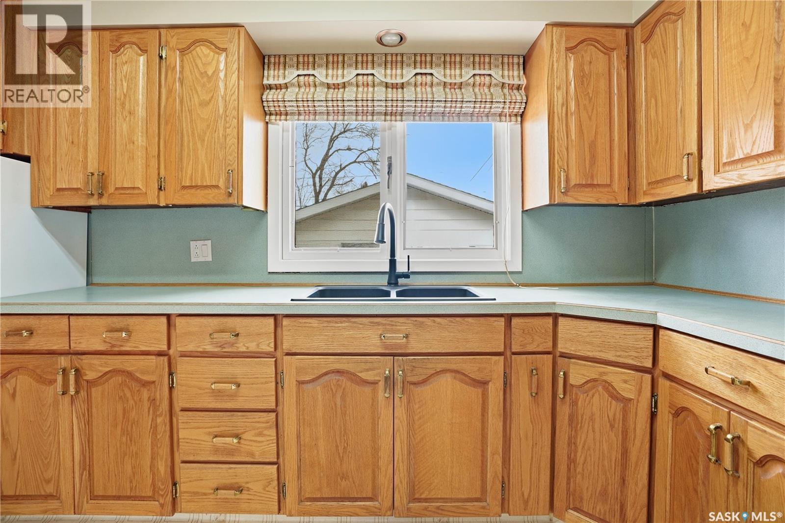 1317 6th Avenue Nw, Moose Jaw, Saskatchewan  S6H 4A9 - Photo 12 - SK032352