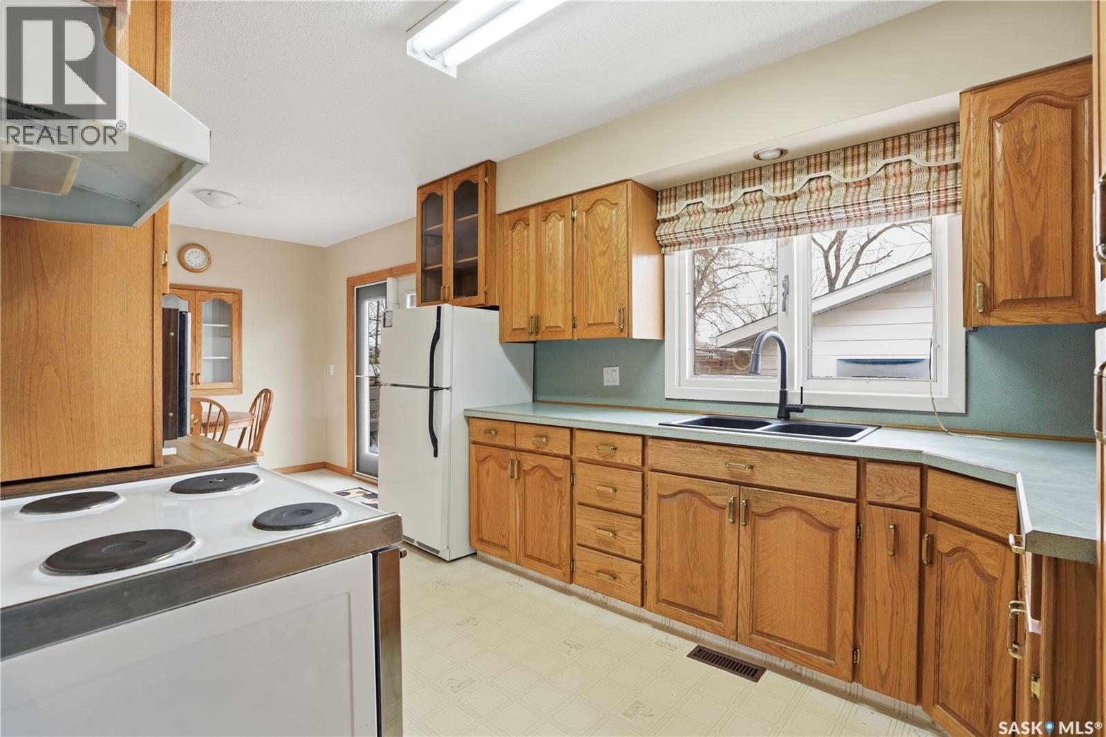 1317 6th Avenue Nw, Moose Jaw, Saskatchewan  S6H 4A9 - Photo 13 - SK032352