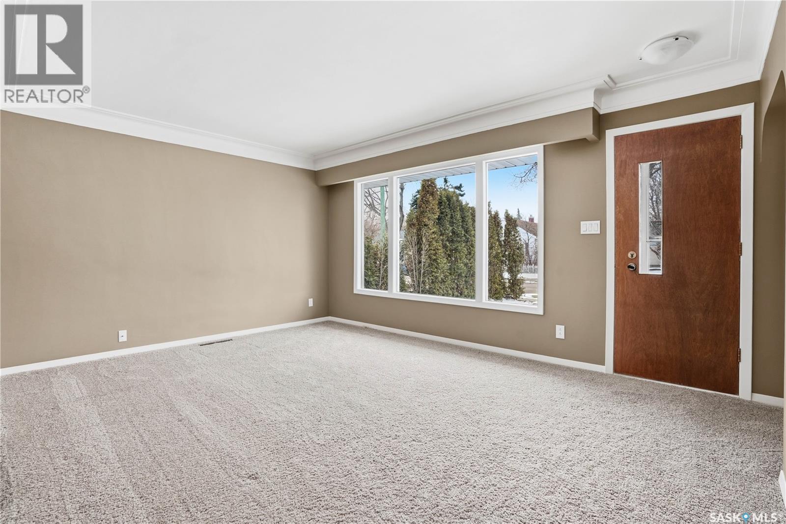 1317 6th Avenue Nw, Moose Jaw, Saskatchewan  S6H 4A9 - Photo 2 - SK032352