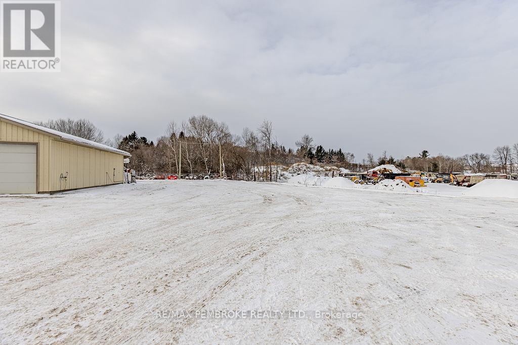 1366 Pembroke Street E, Laurentian Valley, Ontario  K8A 6W2 - Photo 18 - X12634426