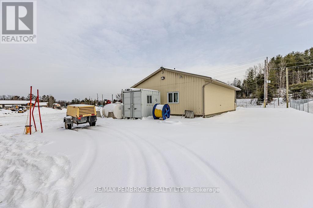 1366 Pembroke Street E, Laurentian Valley, Ontario  K8A 6W2 - Photo 23 - X12634426