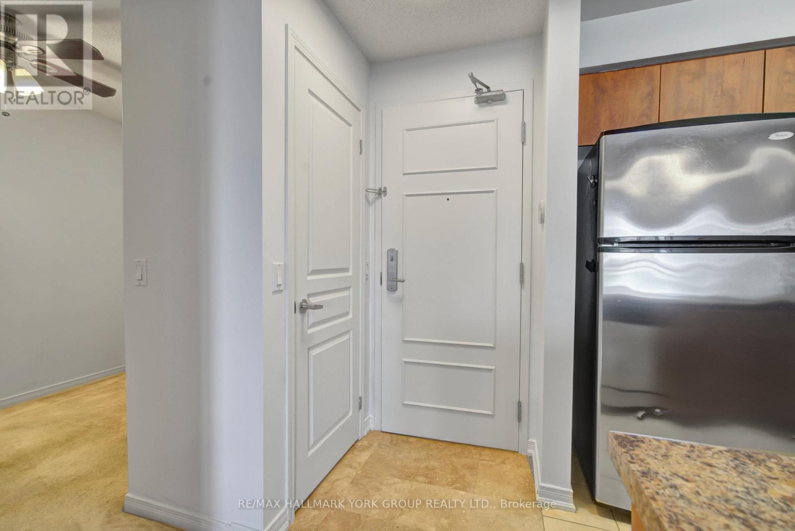 407 - 310 Red Maple Road, Richmond Hill, Ontario  L4C 0T7 - Photo 2 - N12982368