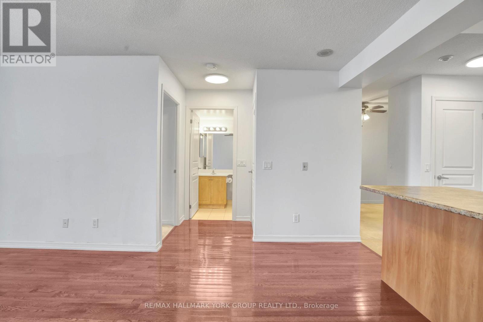 407 - 310 Red Maple Road, Richmond Hill, Ontario  L4C 0T7 - Photo 6 - N12982368