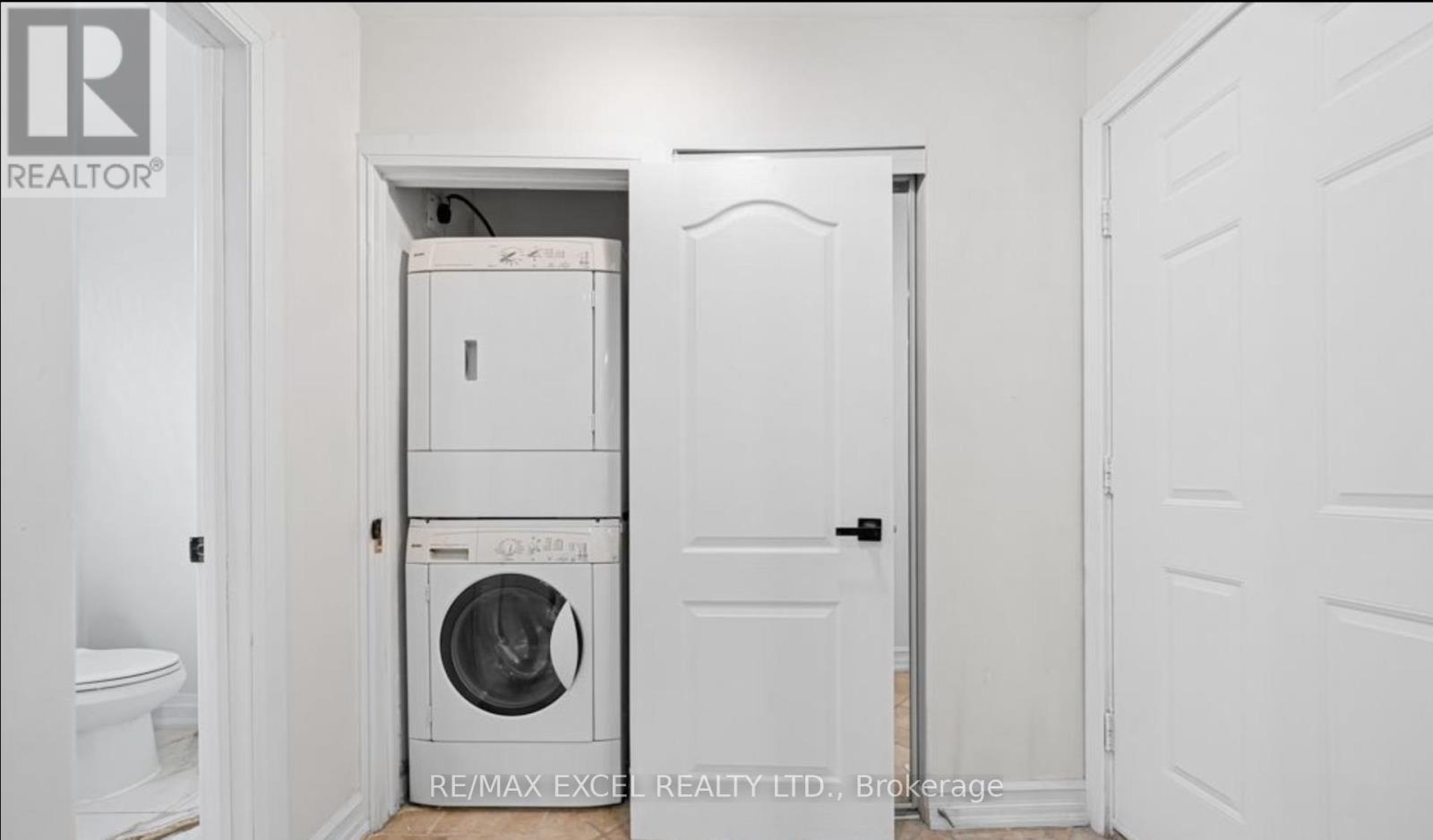 Main - 173 Kersey Crescent, Richmond Hill, Ontario  L4C 8X7 - Photo 5 - N12982390