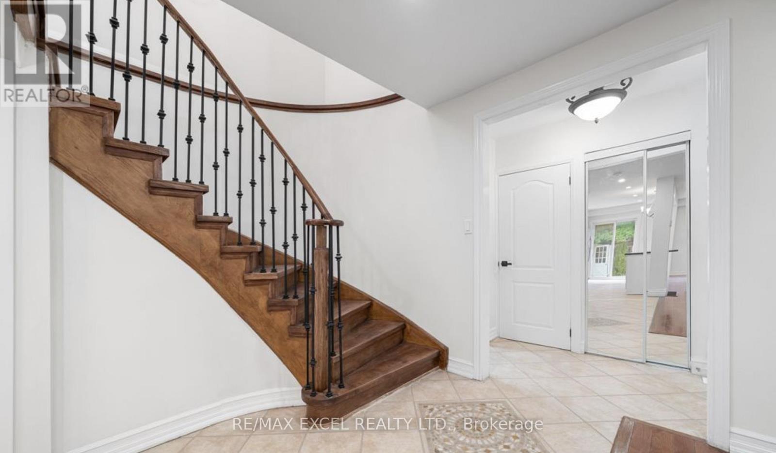 Main - 173 Kersey Crescent, Richmond Hill, Ontario  L4C 8X7 - Photo 6 - N12982390