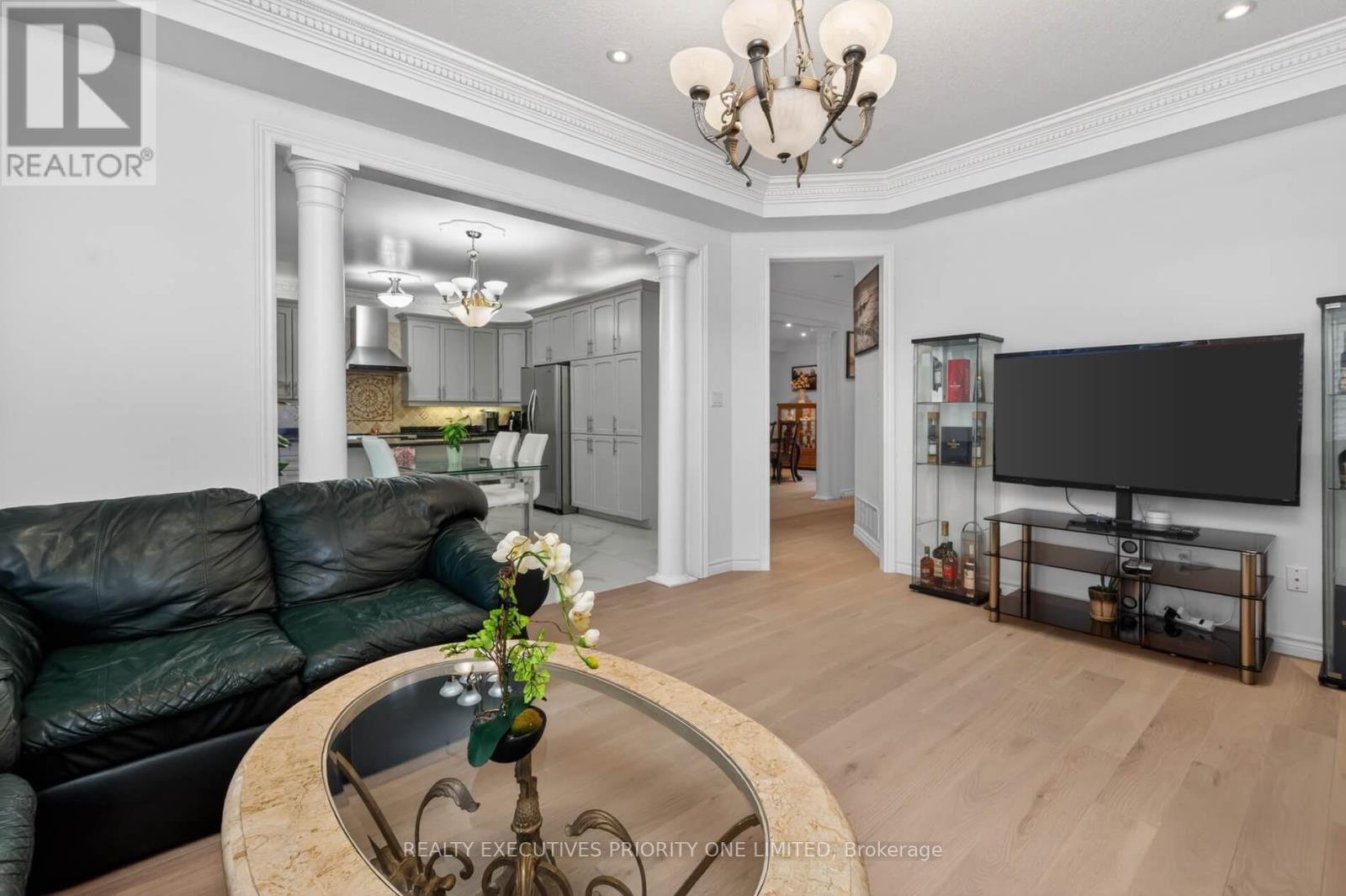 130 Greenview Circle, Vaughan, Ontario  L6A 0B6 - Photo 12 - N12982394