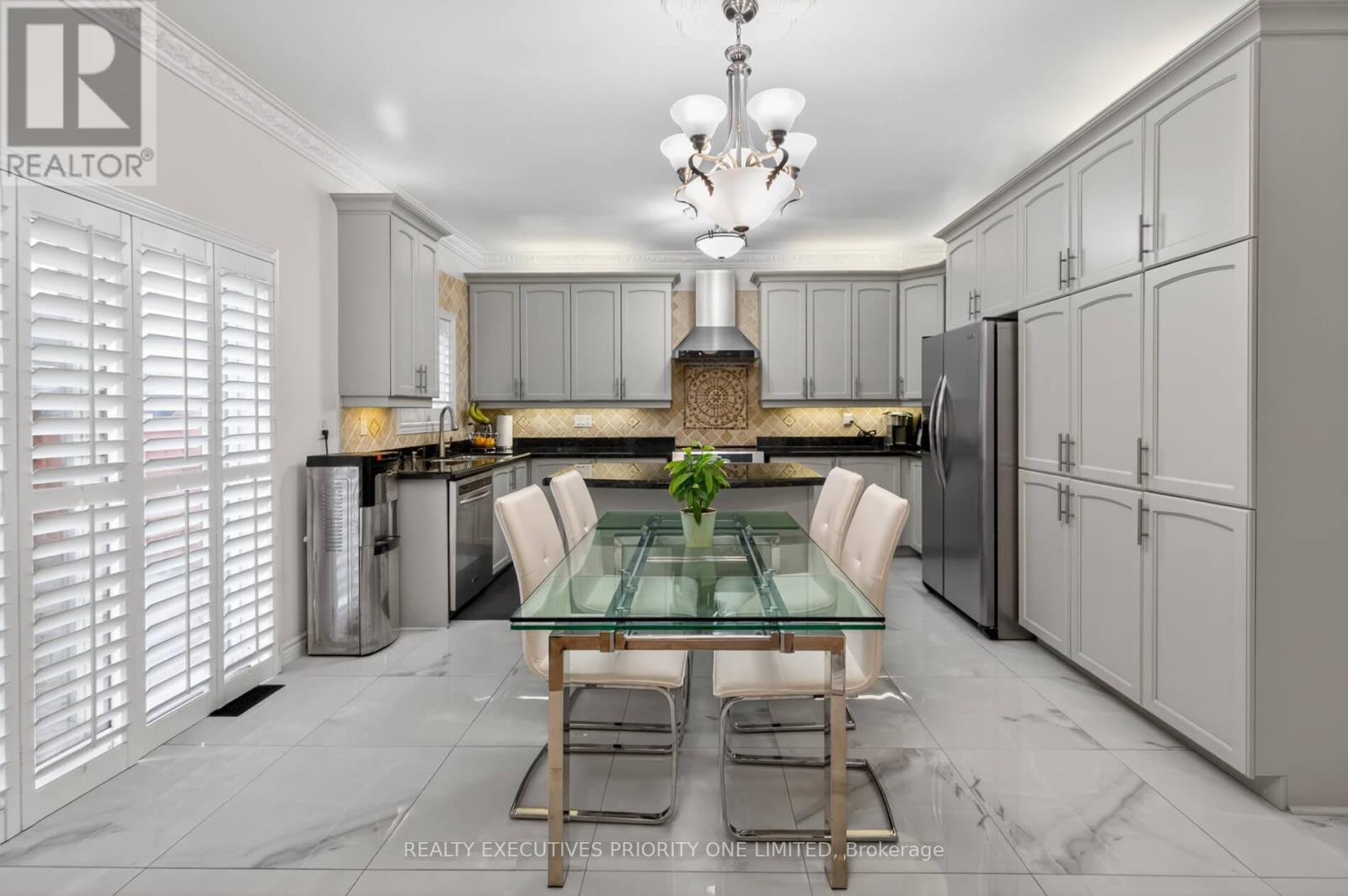 130 Greenview Circle, Vaughan, Ontario  L6A 0B6 - Photo 14 - N12982394