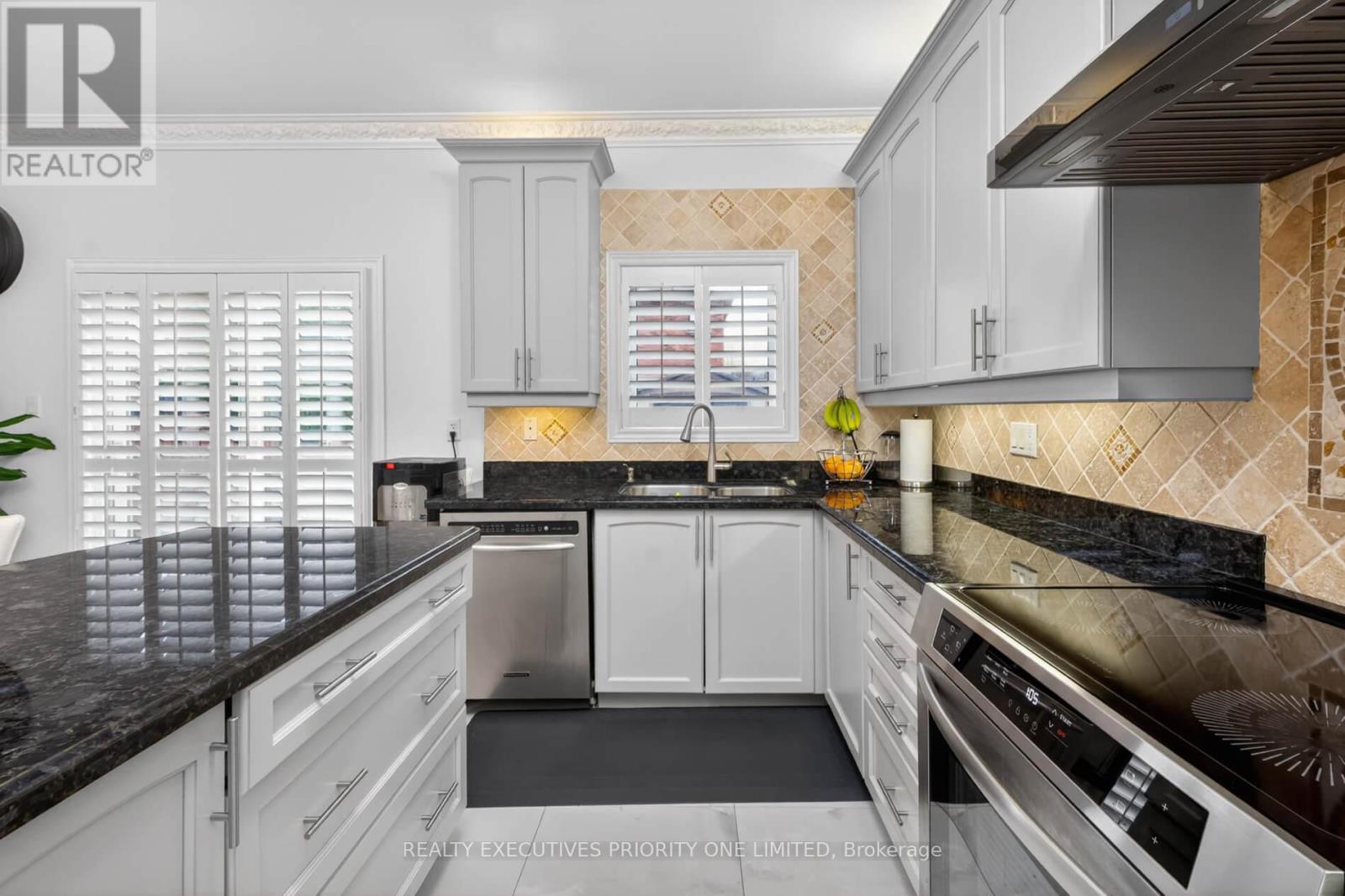 130 Greenview Circle, Vaughan, Ontario  L6A 0B6 - Photo 18 - N12982394