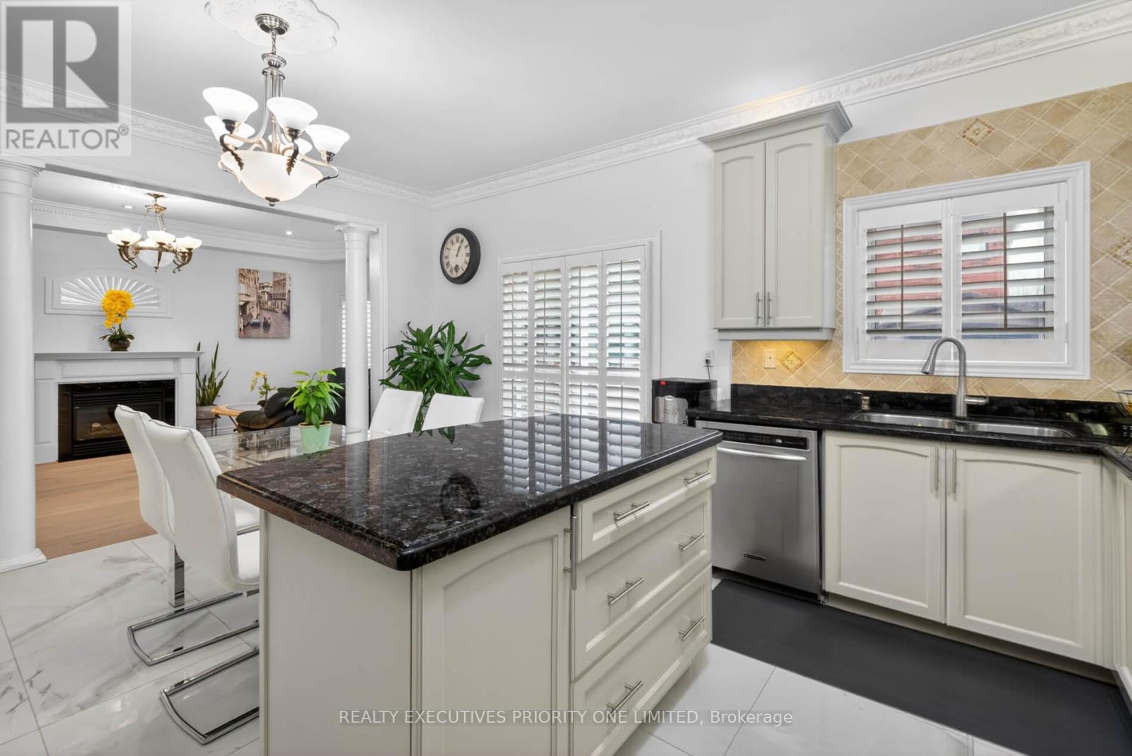 130 Greenview Circle, Vaughan, Ontario  L6A 0B6 - Photo 19 - N12982394