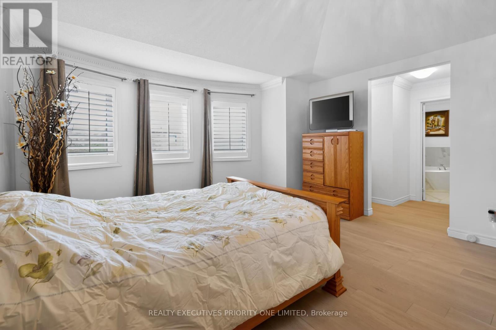 130 Greenview Circle, Vaughan, Ontario  L6A 0B6 - Photo 28 - N12982394