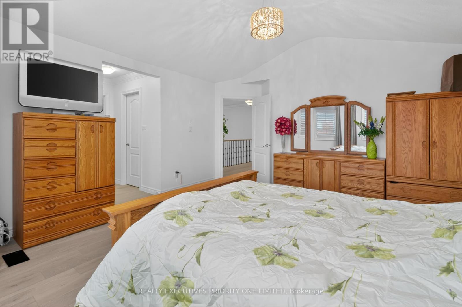 130 Greenview Circle, Vaughan, Ontario  L6A 0B6 - Photo 29 - N12982394