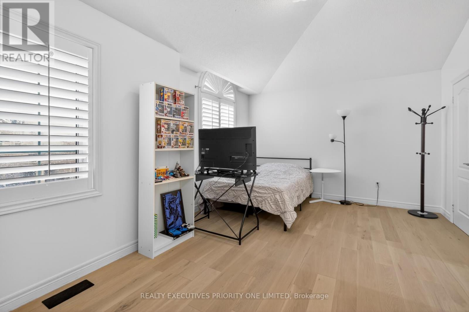 130 Greenview Circle, Vaughan, Ontario  L6A 0B6 - Photo 32 - N12982394