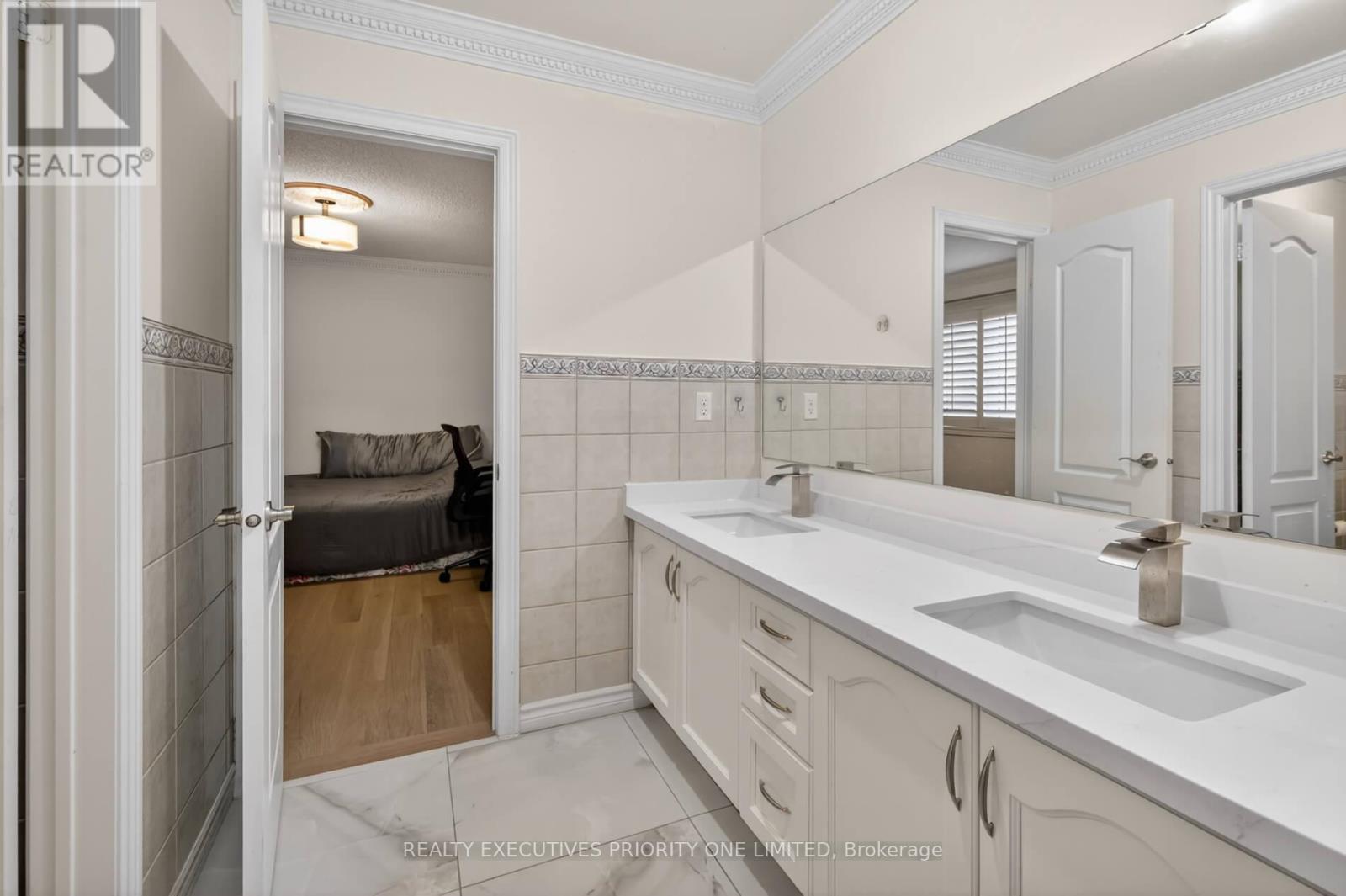 130 Greenview Circle, Vaughan, Ontario  L6A 0B6 - Photo 34 - N12982394