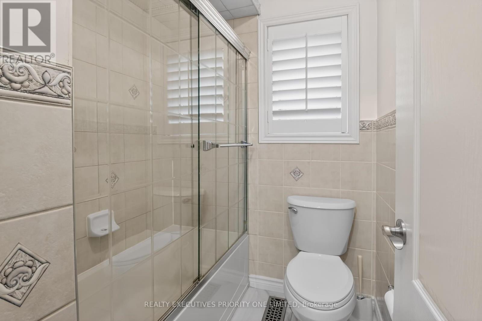 130 Greenview Circle, Vaughan, Ontario  L6A 0B6 - Photo 35 - N12982394