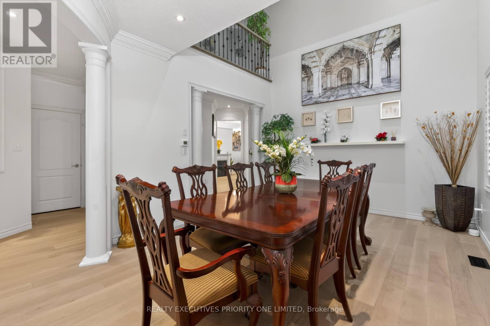 130 Greenview Circle, Vaughan, Ontario  L6A 0B6 - Photo 6 - N12982394