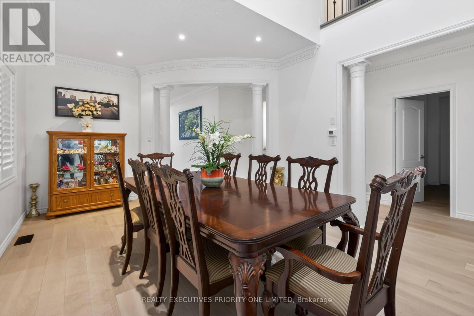 130 Greenview Circle, Vaughan, Ontario  L6A 0B6 - Photo 8 - N12982394