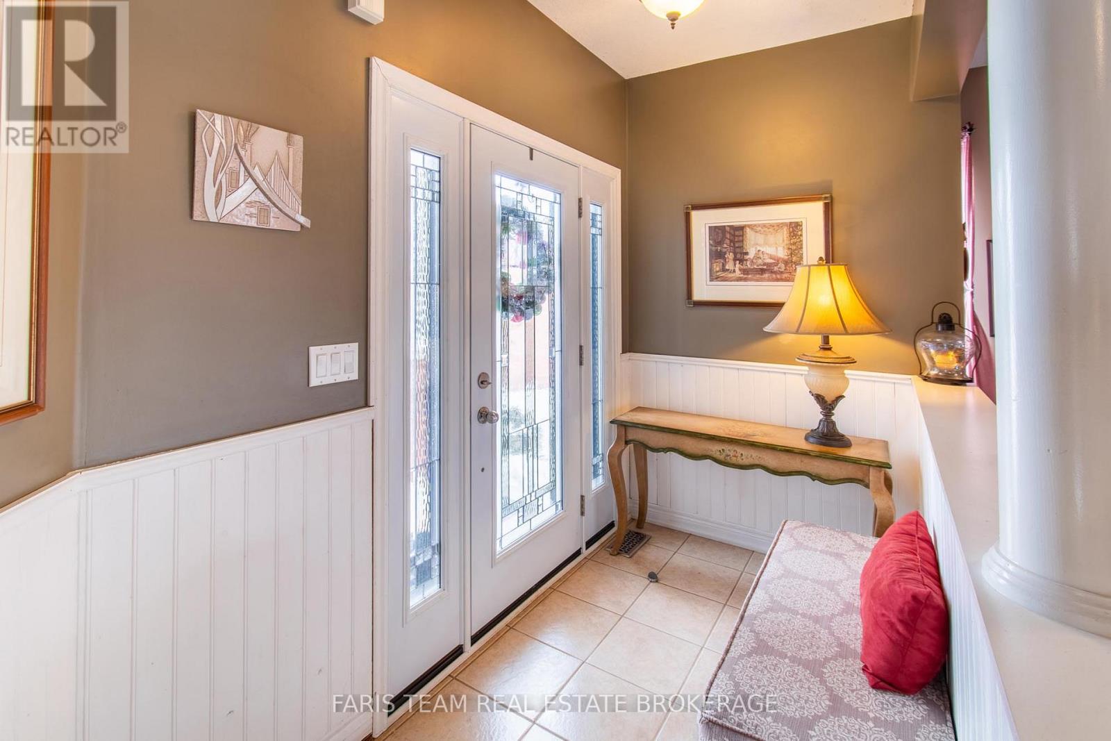 1091 Booth Avenue, Innisfil, Ontario  L9S 4W6 - Photo 3 - N12982444