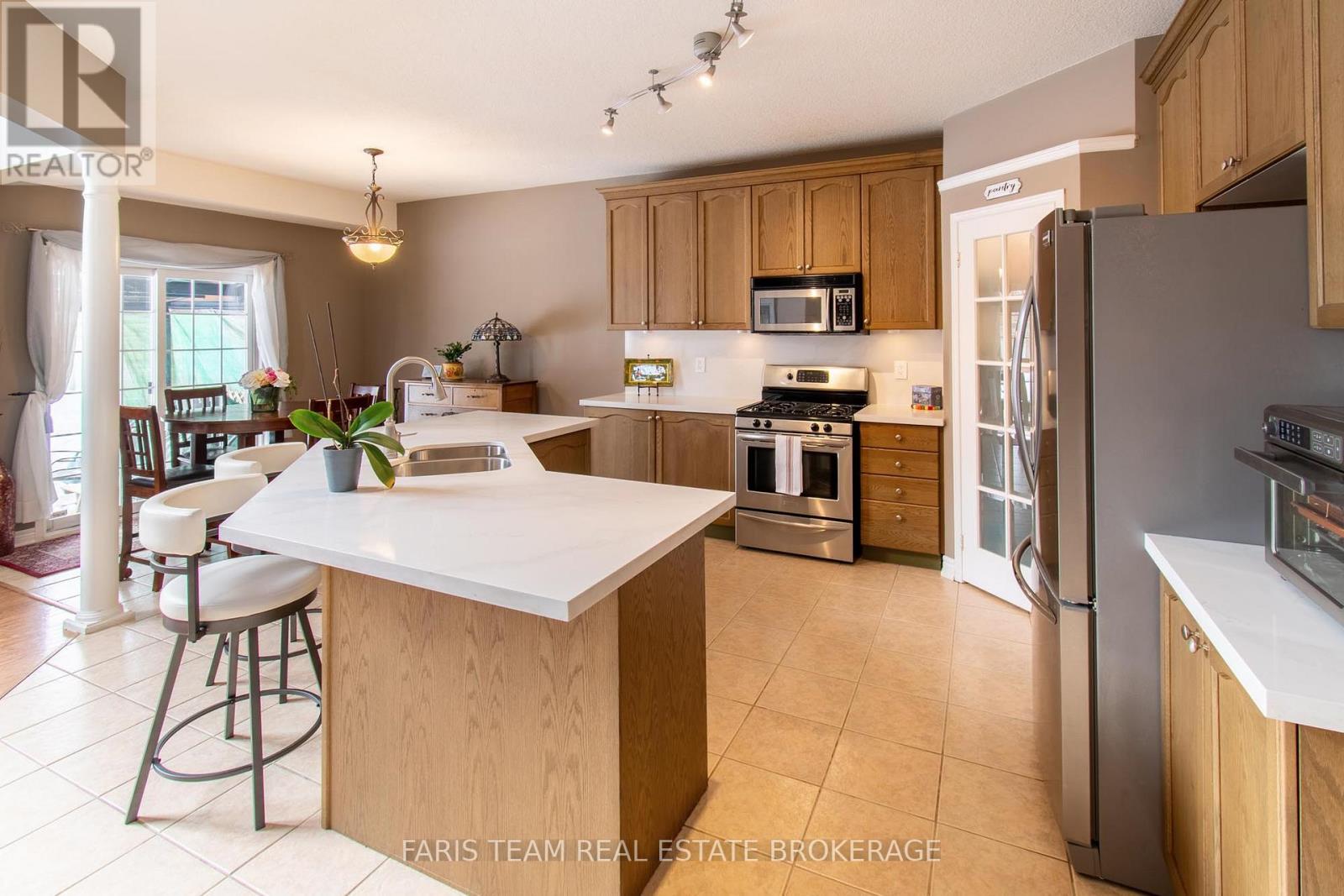 1091 Booth Avenue, Innisfil, Ontario  L9S 4W6 - Photo 4 - N12982444