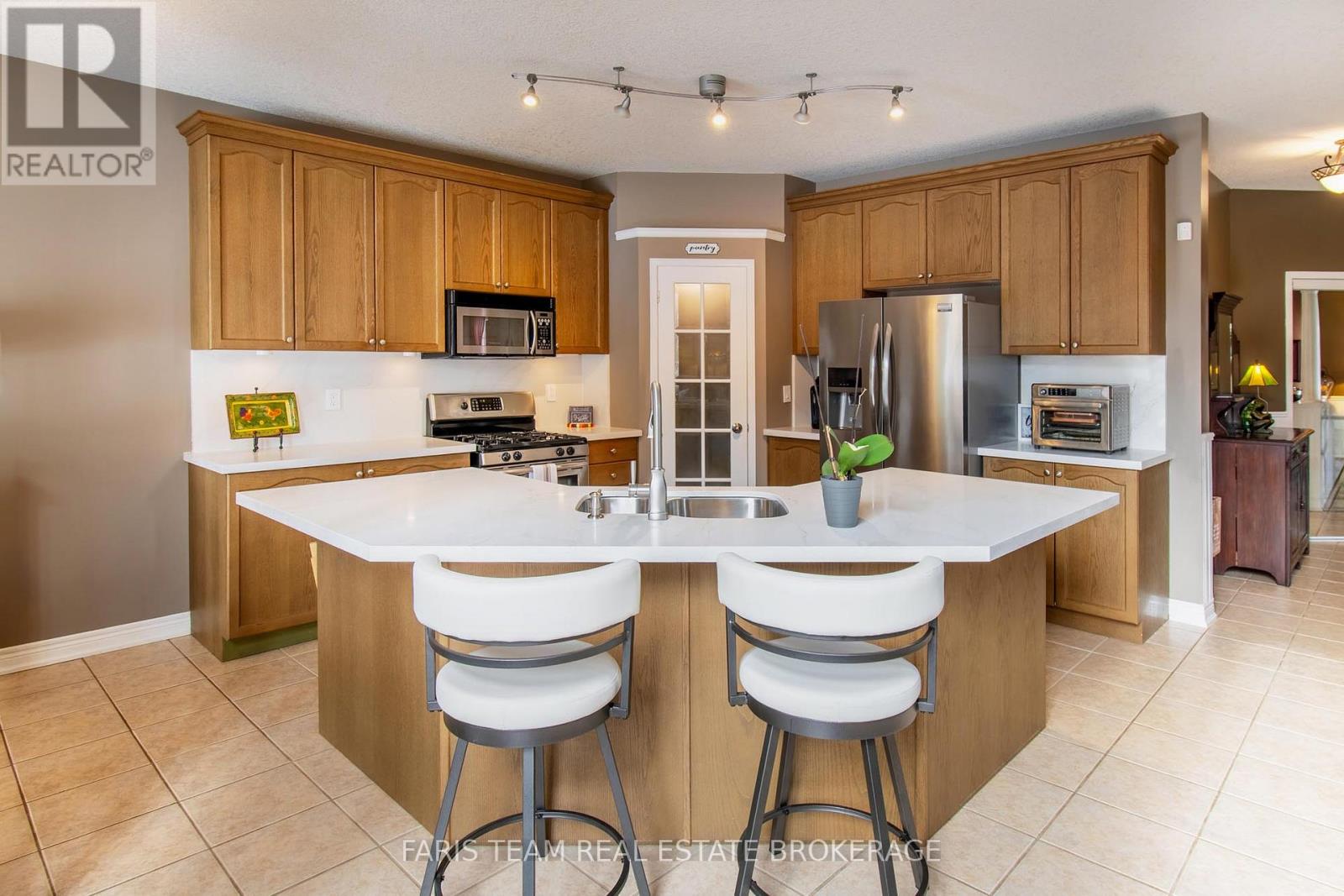 1091 Booth Avenue, Innisfil, Ontario  L9S 4W6 - Photo 5 - N12982444