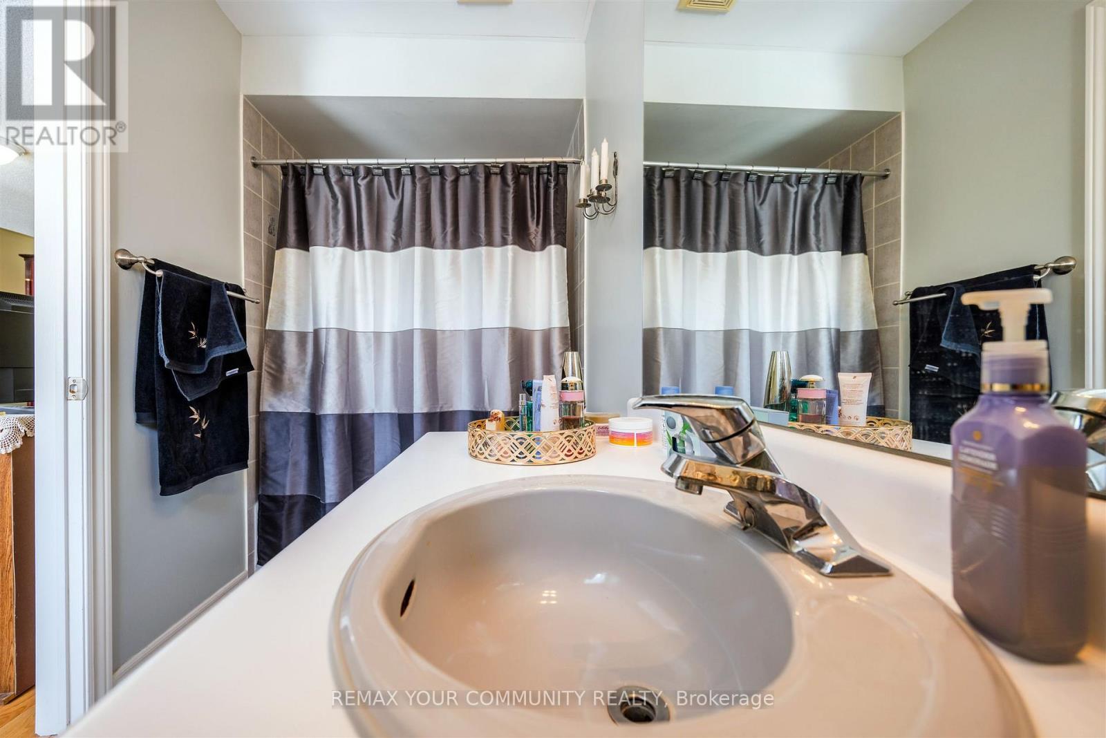 50 Lodgeway Drive, Vaughan, Ontario  L6A 3S5 - Photo 25 - N12982460