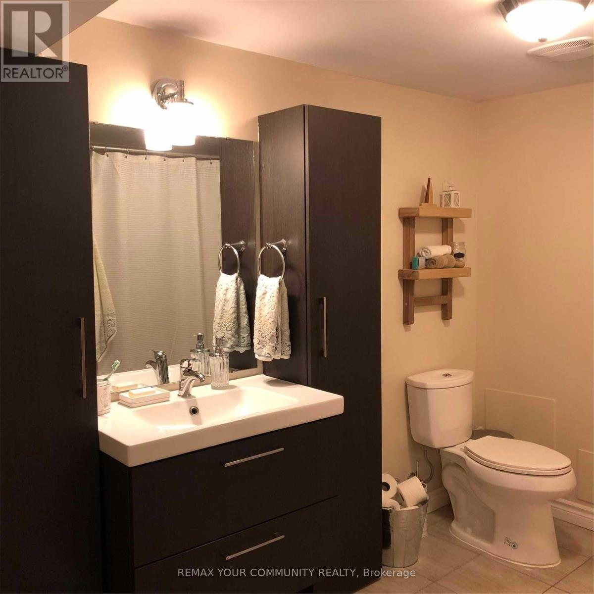 708 Mountview Place, Newmarket, Ontario  L3Y 3P7 - Photo 7 - N12982466