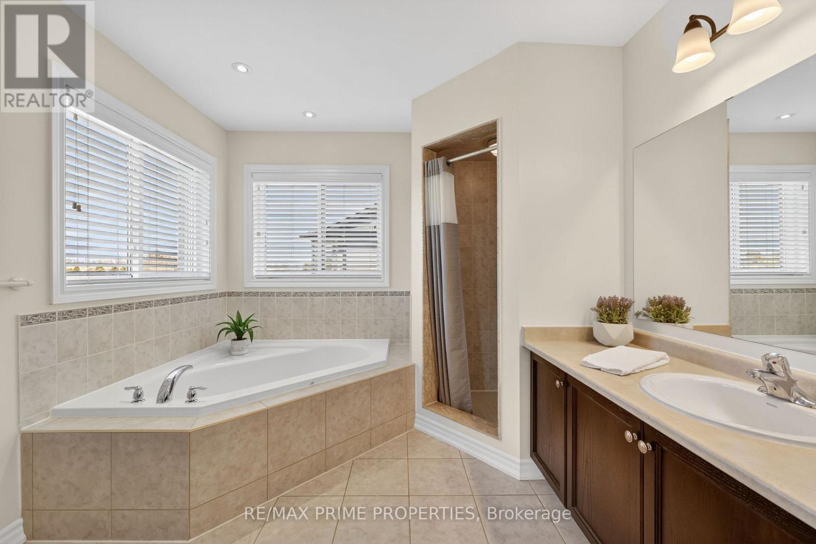 472 King Street E, East Gwillimbury, Ontario  L0G 1M0 - Photo 21 - N12982468