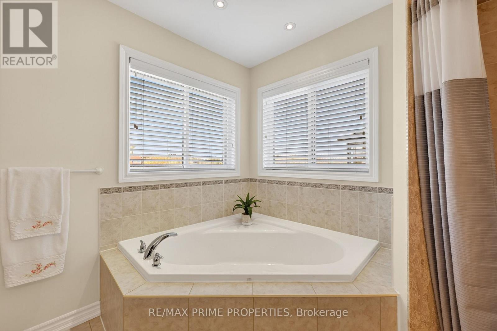 472 King Street E, East Gwillimbury, Ontario  L0G 1M0 - Photo 22 - N12982468