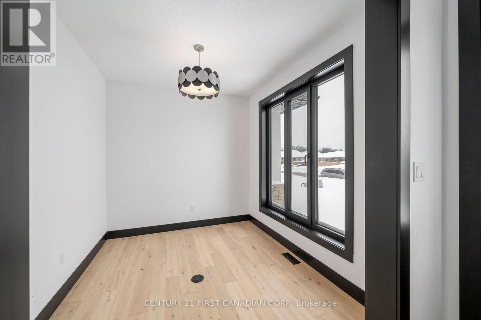 263 Foxborough Place, Thames Centre, Ontario  N0M 2P0 - Photo 5 - X12762636